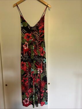 i ivy Black & Red Tropical Floral Cross-
Strap Jumpsuit